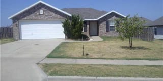 802 SW Crystal ST 802 SW Crystal ST Photo Gallery 1
