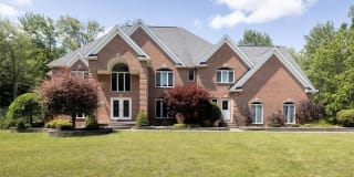 8 Willowbrook Drive 8 Willowbrook Drive Photo Gallery 1