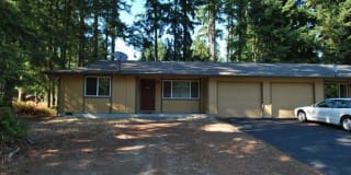 DUPLEX - 2 BED 1 BATH WITH 1 CAR GARAGE IN CENTRAL PORT ORCHARD! DUPLEX - 2 BED 1 BATH WITH 1 CAR GARAGE IN CENTRAL PORT ORCHARD! Photo Gallery 1