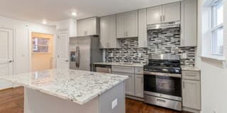 317 14Th Ave, 2nd Floor 317 14Th Ave, 2nd Floor Photo Gallery 1
