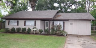 150 East Hooks Street 150 East Hooks Street Photo Gallery 1