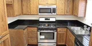 22321 West Victory Boulevard 22321 West Victory Boulevard Photo Gallery 1