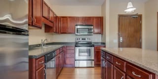 Oaks Glen Lake Apartments Oaks Glen Lake Apartments Photo Gallery 1