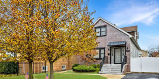 6252 N Nagle Avenue 6252 N Nagle Avenue Photo Gallery 1