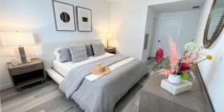 401 Hialeah Dr 401 Hialeah Dr Photo Gallery 1