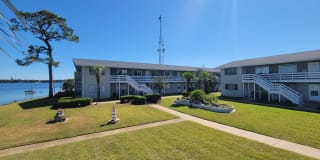 726 Eglin Pkwy NE Unit 5A 726 Eglin Pkwy NE Unit 5A Photo Gallery 1