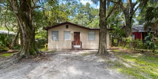 8312 N Hillsborough Ln 8312 N Hillsborough Ln Photo Gallery 1