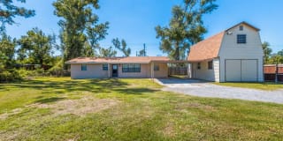 565 Parish Rd. 565 Parish Rd. Photo Gallery 1