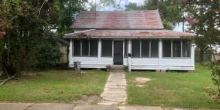 305 East Hanson Avenue 305 East Hanson Avenue Photo Gallery 1