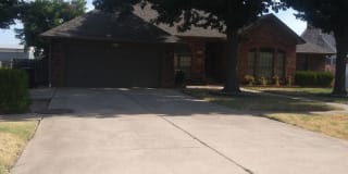 4517 SE 33rd 4517 SE 33rd Photo Gallery 1