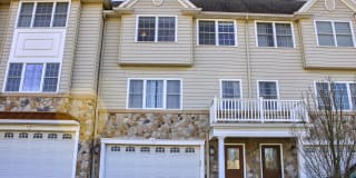 3 White Oak Lane 3 White Oak Lane Photo Gallery 1