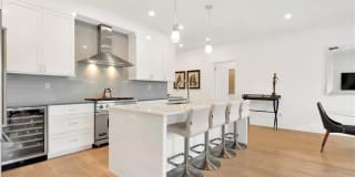 8 Boulevard W 8 Boulevard W Photo Gallery 1