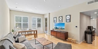 1420 N Laurel Avenue 1420 N Laurel Avenue Photo Gallery 1