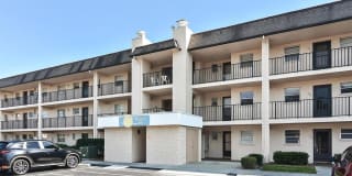 102 CAPRI ISLES BOULEVARD #103 102 CAPRI ISLES BOULEVARD #103 Photo Gallery 1