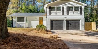 4266 N Shallowford Rd 4266 N Shallowford Rd Photo Gallery 1