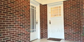 913 United Ave SE # B 913 United Ave SE # B Photo Gallery 1