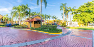 9715 Fontainebleau Blvd 9715 Fontainebleau Blvd Photo Gallery 1