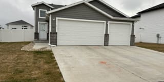 910 58th Ave S. 910 58th Ave S. Photo Gallery 1
