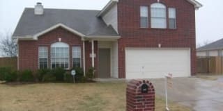 528 E Oak St 528 E Oak St Photo Gallery 1