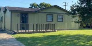 2225 Salisbury Dr 2225 Salisbury Dr Photo Gallery 1