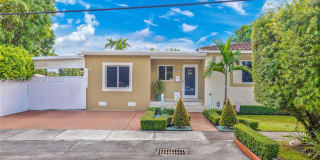 301 SW 50th Ave 301 SW 50th Ave Photo Gallery 1
