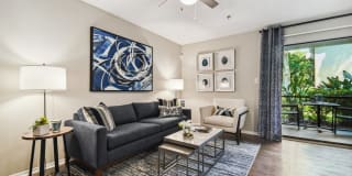 4800 Westshore Apartments 4800 Westshore Apartments Photo Gallery 1
