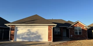 241 W Pines Way 241 W Pines Way Photo Gallery 1