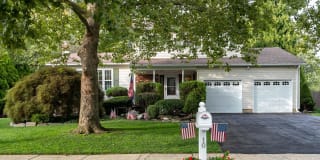 10 STRASSBERG COURT 10 STRASSBERG COURT Photo Gallery 1