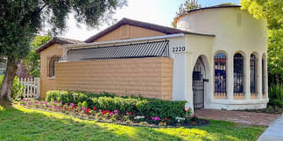 2220 W Oak Street 2220 W Oak Street Photo Gallery 1