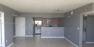 1555 N Treasure Dr 1555 N Treasure Dr Photo Gallery 1