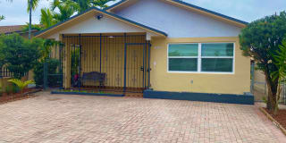 1350 W 39th Pl 1350 W 39th Pl Photo Gallery 1