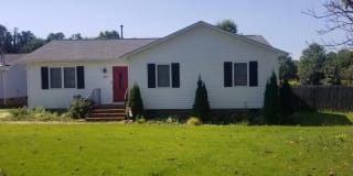 611 Green Ave 611 Green Ave Photo Gallery 1