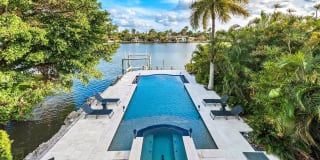 940 N Northlake Dr 940 N Northlake Dr Photo Gallery 1