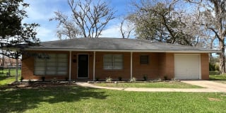313 Oak Dr. 313 Oak Dr. Photo Gallery 1
