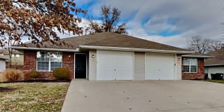 510 NW Woodbury Dr 510 NW Woodbury Dr Photo Gallery 1