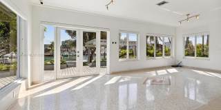 950 S Shore Dr 950 S Shore Dr Photo Gallery 1