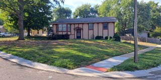 208 Southeast Bordner Circle 208 Southeast Bordner Circle Photo Gallery 1
