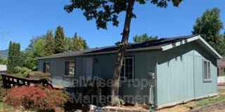 1051 SE Grandview Ave 1051 SE Grandview Ave Photo Gallery 1