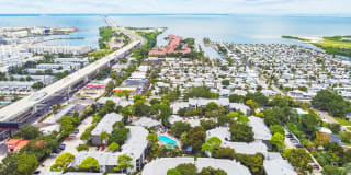 4800 Westshore Apartments 4800 Westshore Apartments Photo Gallery 1
