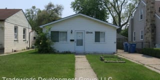 1944 Garrick Ave 1944 Garrick Ave Photo Gallery 1