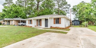 1615 Cheshire Dr W 1615 Cheshire Dr W Photo Gallery 1
