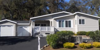 3839 Lakeshore Blvd 3839 Lakeshore Blvd Photo Gallery 1