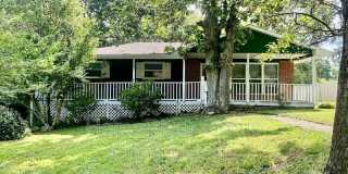 1002 W Circle Dr 1002 W Circle Dr Photo Gallery 1