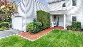 6 Beaverlake Court 6 Beaverlake Court Photo Gallery 1