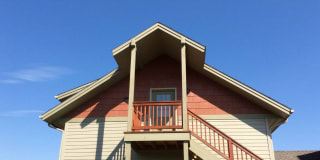 139 Clifden Drive, Unit B 139 Clifden Drive, Unit B Photo Gallery 1