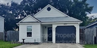 586 Staffordshire Dr E 586 Staffordshire Dr E Photo Gallery 1