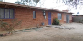 2402 S. Calle Yucatan 2402 S. Calle Yucatan Photo Gallery 1