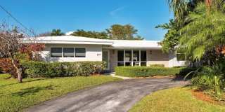 2417 Bayview Dr 2417 Bayview Dr Photo Gallery 1