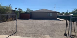 2 Bedroom, 1 Bathroom with A/C 5 minutes from EVERYTHING! 2 Bedroom, 1 Bathroom with A/C 5 minutes from EVERYTHING! Photo Gallery 1