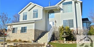 233 E Shadowbrook Ln 233 E Shadowbrook Ln Photo Gallery 1
